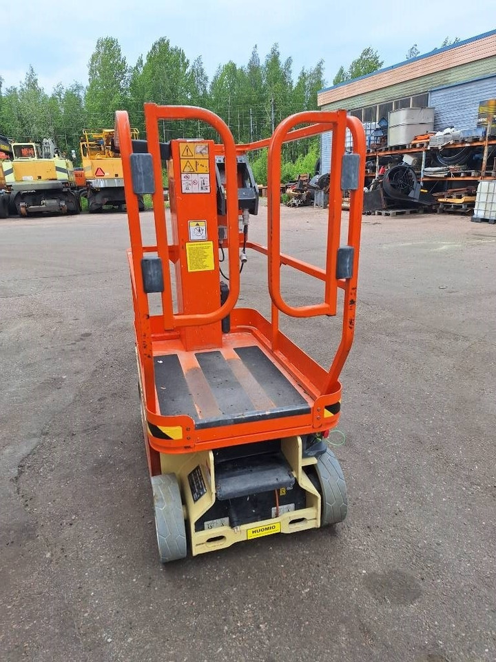 JLG 1230 ES uudet akut!! Muuttoale! - Plataforma de tijeras: foto 4 JLG 1230 ES uudet akut!! Muuttoale! - Plataforma de tijeras: foto 4