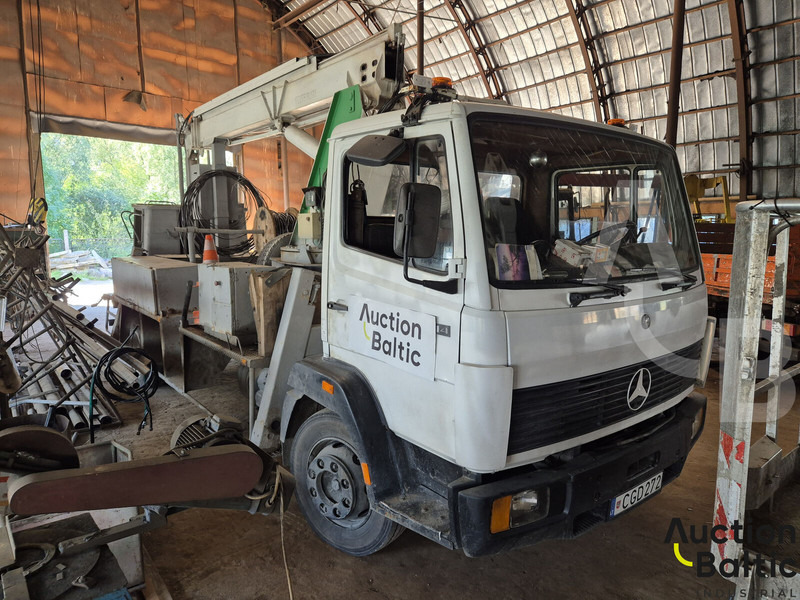 Mercedes-Benz 1114 - Camión con plataforma elevadora: foto 2 Mercedes-Benz 1114 - Camión con plataforma elevadora: foto 2