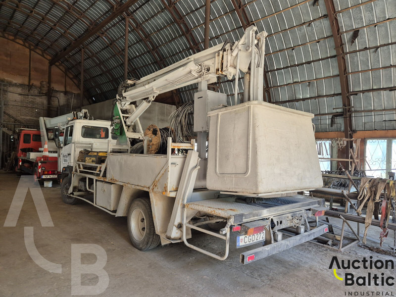 Mercedes-Benz 1114 - Camión con plataforma elevadora: foto 3 Mercedes-Benz 1114 - Camión con plataforma elevadora: foto 3