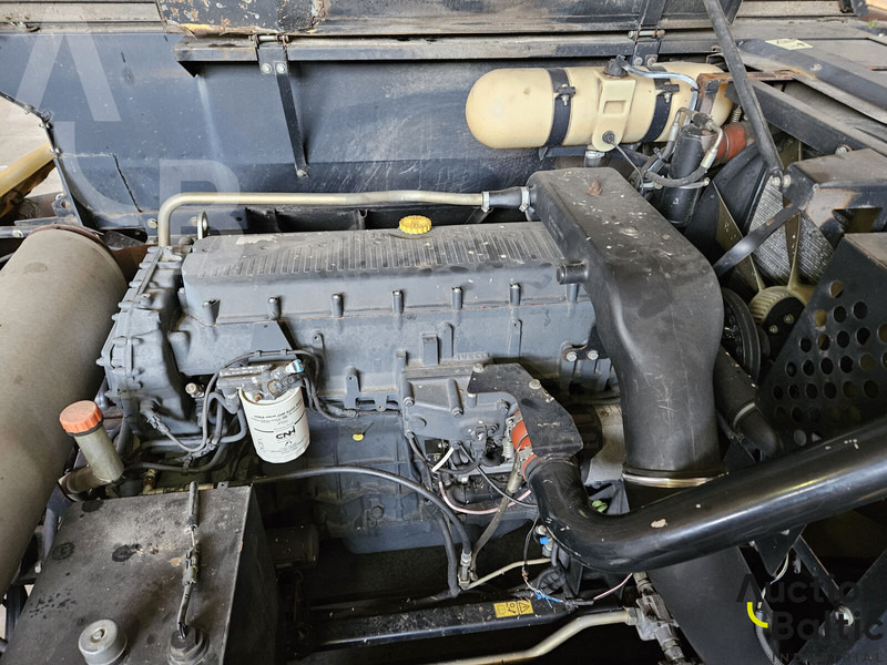 Cosechadora de granos para transporte de alimentos New Holland CR 9080: foto 16 Cosechadora de granos para transporte de alimentos New Holland CR 9080: foto 16