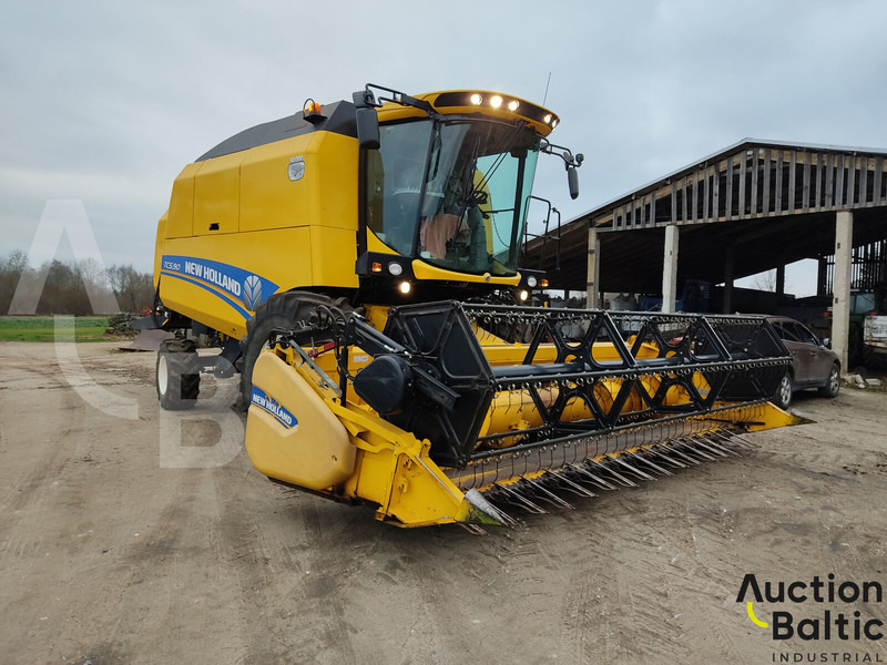 New Holland TC 5.90 - Cosechadora de granos: foto 2 New Holland TC 5.90 - Cosechadora de granos: foto 2
