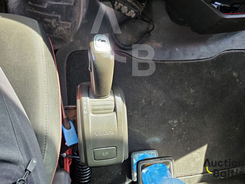 Camión cisterna para transporte de combustible Volvo FH 420: foto 16