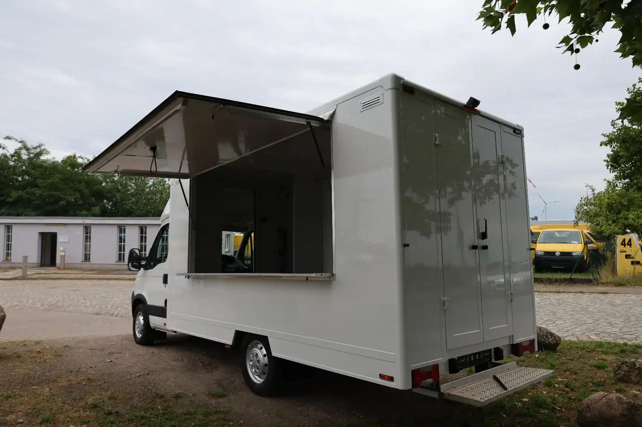 Iveco C30C/ FOODTRUCK/ Daily - Camión tienda: foto 2 Iveco C30C/ FOODTRUCK/ Daily - Camión tienda: foto 2