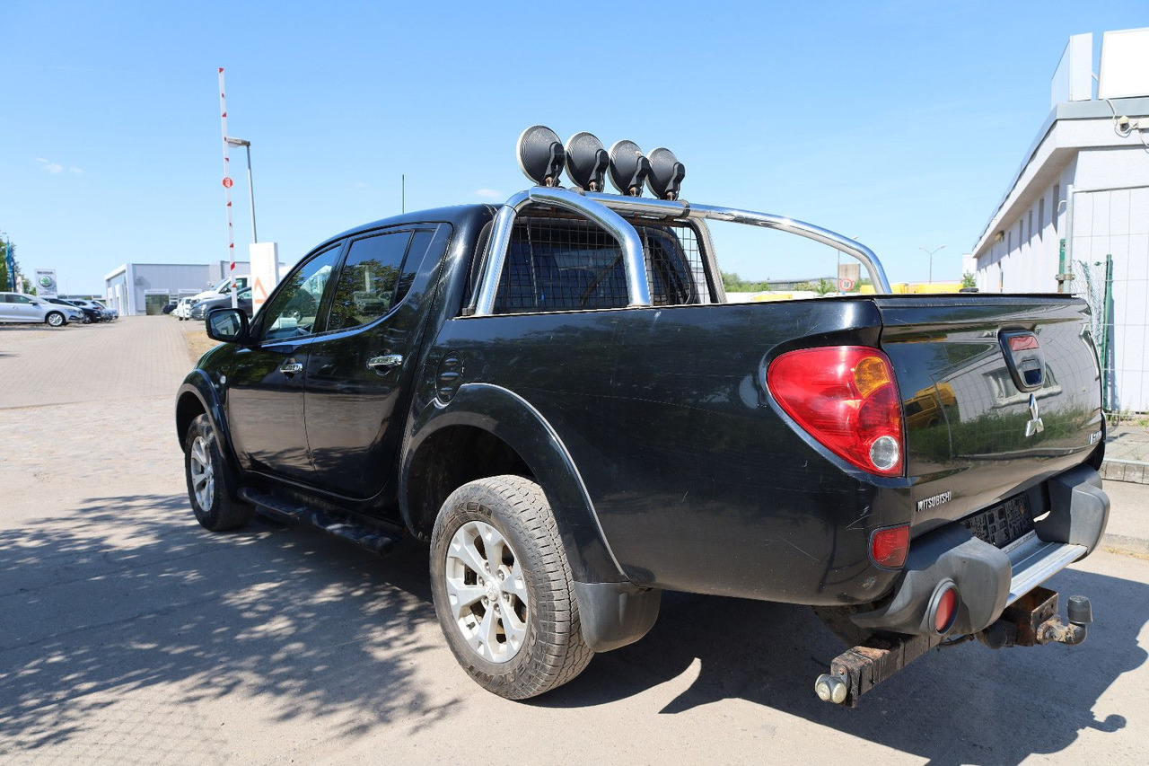 Mitsubishi L200 Invite 2.5 DI - SUV/ Todoterreno: foto 4 Mitsubishi L200 Invite 2.5 DI - SUV/ Todoterreno: foto 4