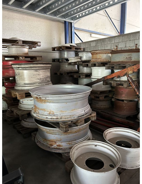 New Holland verschillende soorten velgen - Llanta: foto 1 New Holland verschillende soorten velgen - Llanta: foto 1