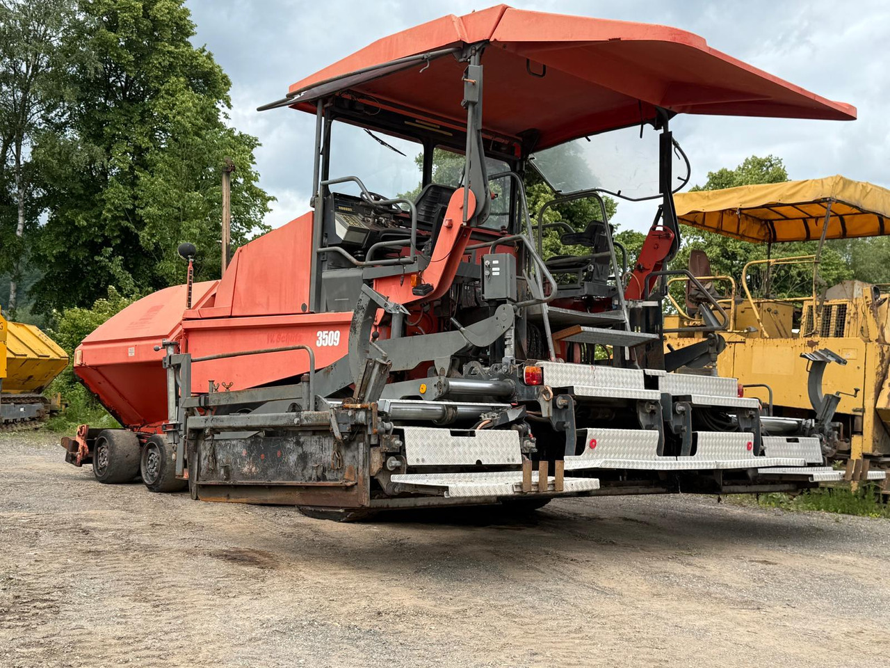 Demag-Dynapac DF135P powerfull 4-axle-paver - Pavimentadora de asfalto: foto 1 Demag-Dynapac DF135P powerfull 4-axle-paver - Pavimentadora de asfalto: foto 1