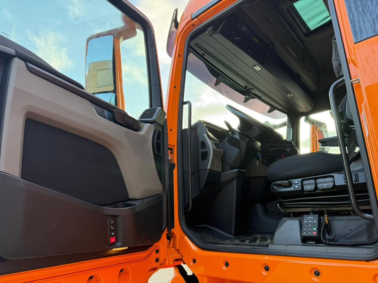 MAN TGX 18.510 23.000km!! Top Zustand - Cabeza tractora: foto 5 MAN TGX 18.510 23.000km!! Top Zustand - Cabeza tractora: foto 5