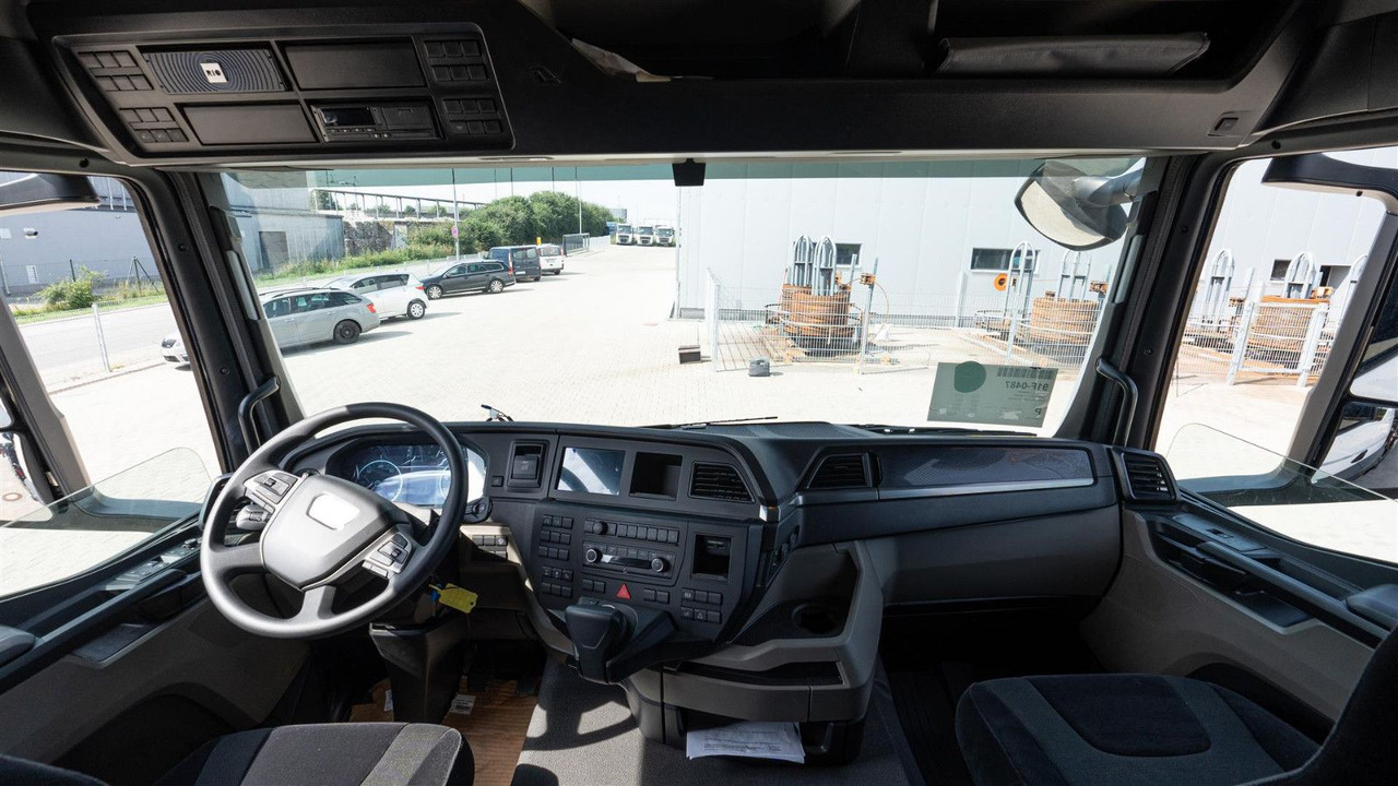 MAN 35.470 8x2 Kran F710 RA2.26 - Camión, Camión grúa: foto 3 MAN 35.470 8x2 Kran F710 RA2.26 - Camión, Camión grúa: foto 3