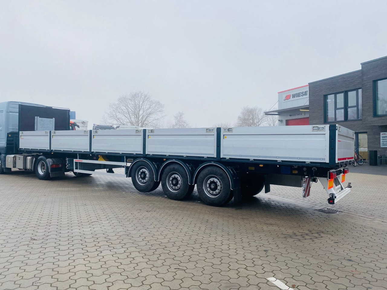 Kässbohrer Bordwandauflieger Twistlocks - Semirremolque plataforma/ Caja abierta: foto 3 Kässbohrer Bordwandauflieger Twistlocks - Semirremolque plataforma/ Caja abierta: foto 3