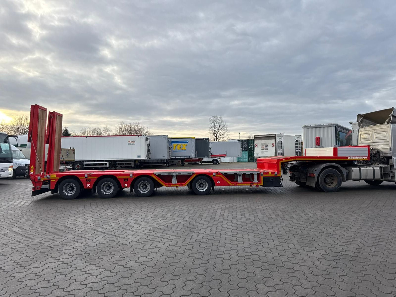 Kässbohrer K.SLA R 4 / 2N 18/40 Tieflader Radmulden tele - Semirremolque góndola rebajadas: foto 5 Kässbohrer K.SLA R 4 / 2N 18/40 Tieflader Radmulden tele - Semirremolque góndola rebajadas: foto 5
