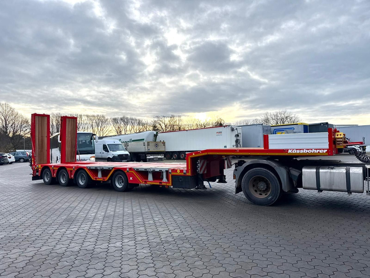 Kässbohrer K.SLA R 4 / 2N 18/40 Tieflader Radmulden tele - Semirremolque góndola rebajadas: foto 4 Kässbohrer K.SLA R 4 / 2N 18/40 Tieflader Radmulden tele - Semirremolque góndola rebajadas: foto 4
