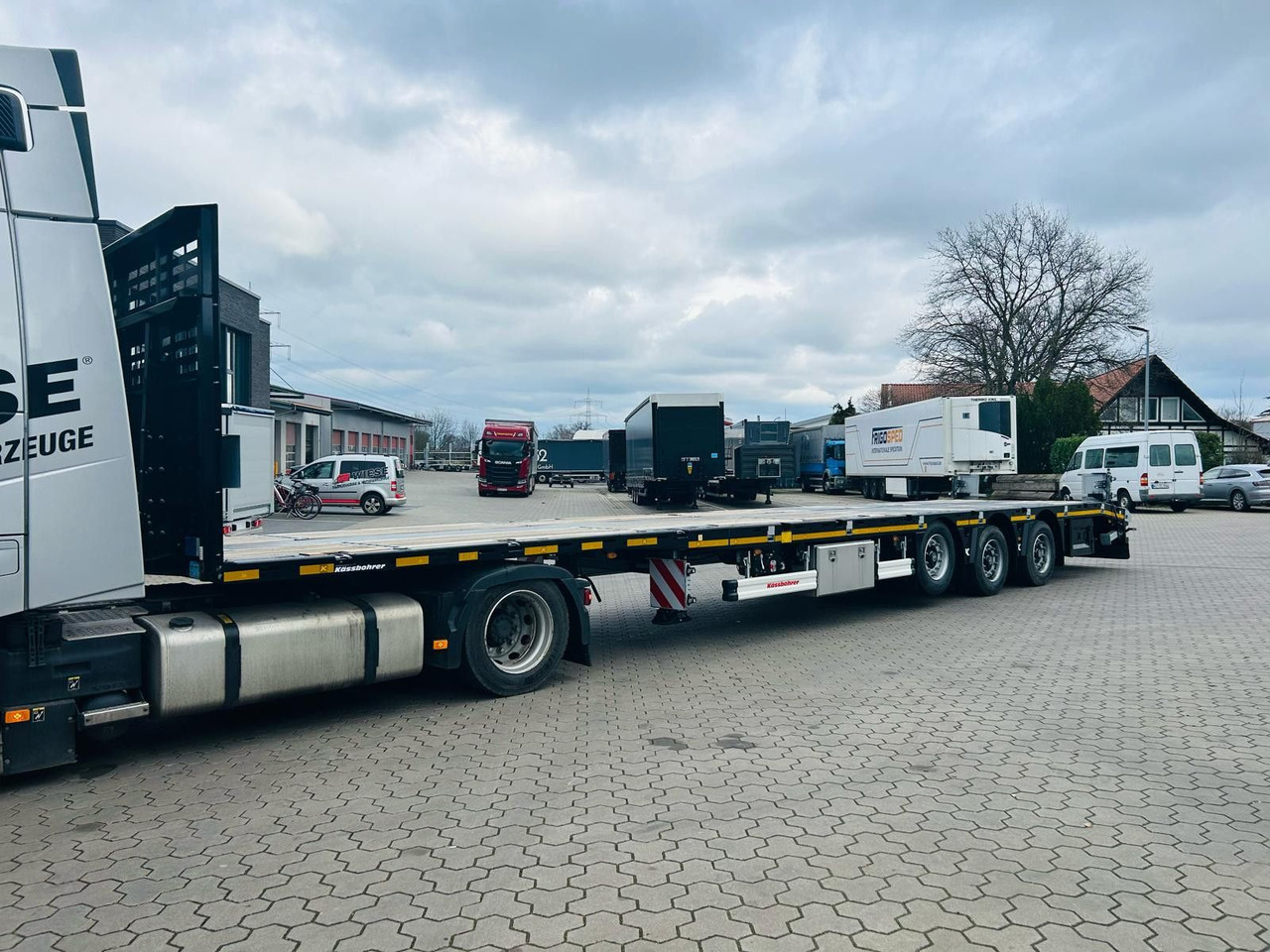 Kässbohrer SPS Mega Schwerlast Plattform Lenkachse - Semirremolque plataforma/ Caja abierta: foto 3 Kässbohrer SPS Mega Schwerlast Plattform Lenkachse - Semirremolque plataforma/ Caja abierta: foto 3