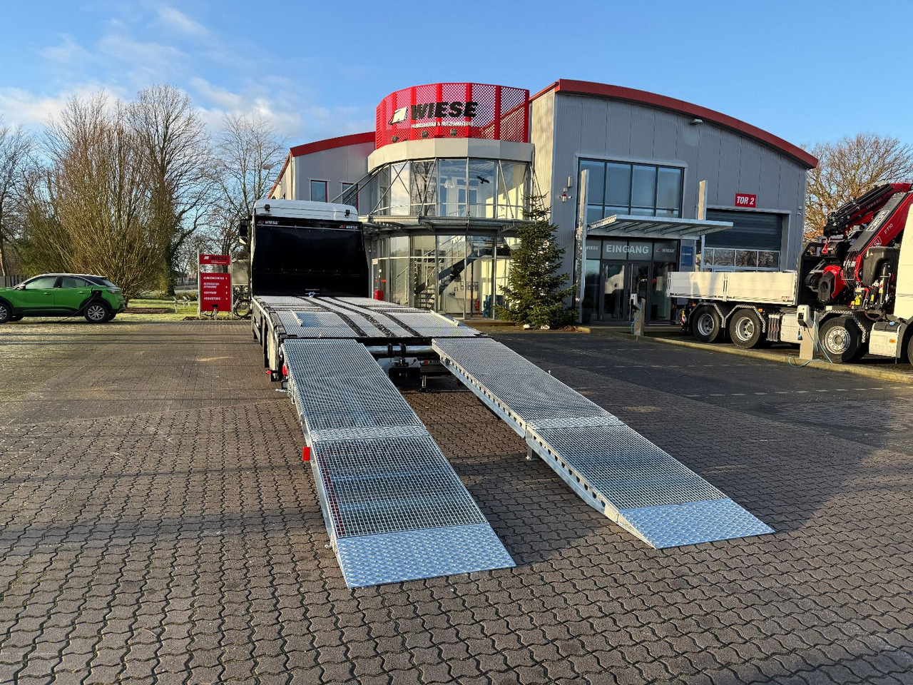 MAN Baumaschinen- Arbeitsbühnentransporter Rampen - Camión caja abierta: foto 4 MAN Baumaschinen- Arbeitsbühnentransporter Rampen - Camión caja abierta: foto 4