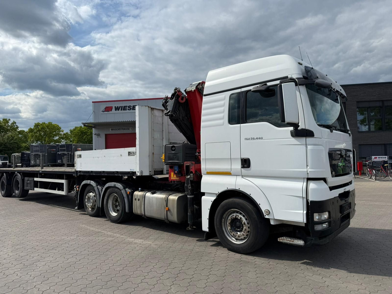 MAN TGX 26.440 6x2 mit HMF 3000-5 Kran - Camión grúa: foto 1 MAN TGX 26.440 6x2 mit HMF 3000-5 Kran - Camión grúa: foto 1