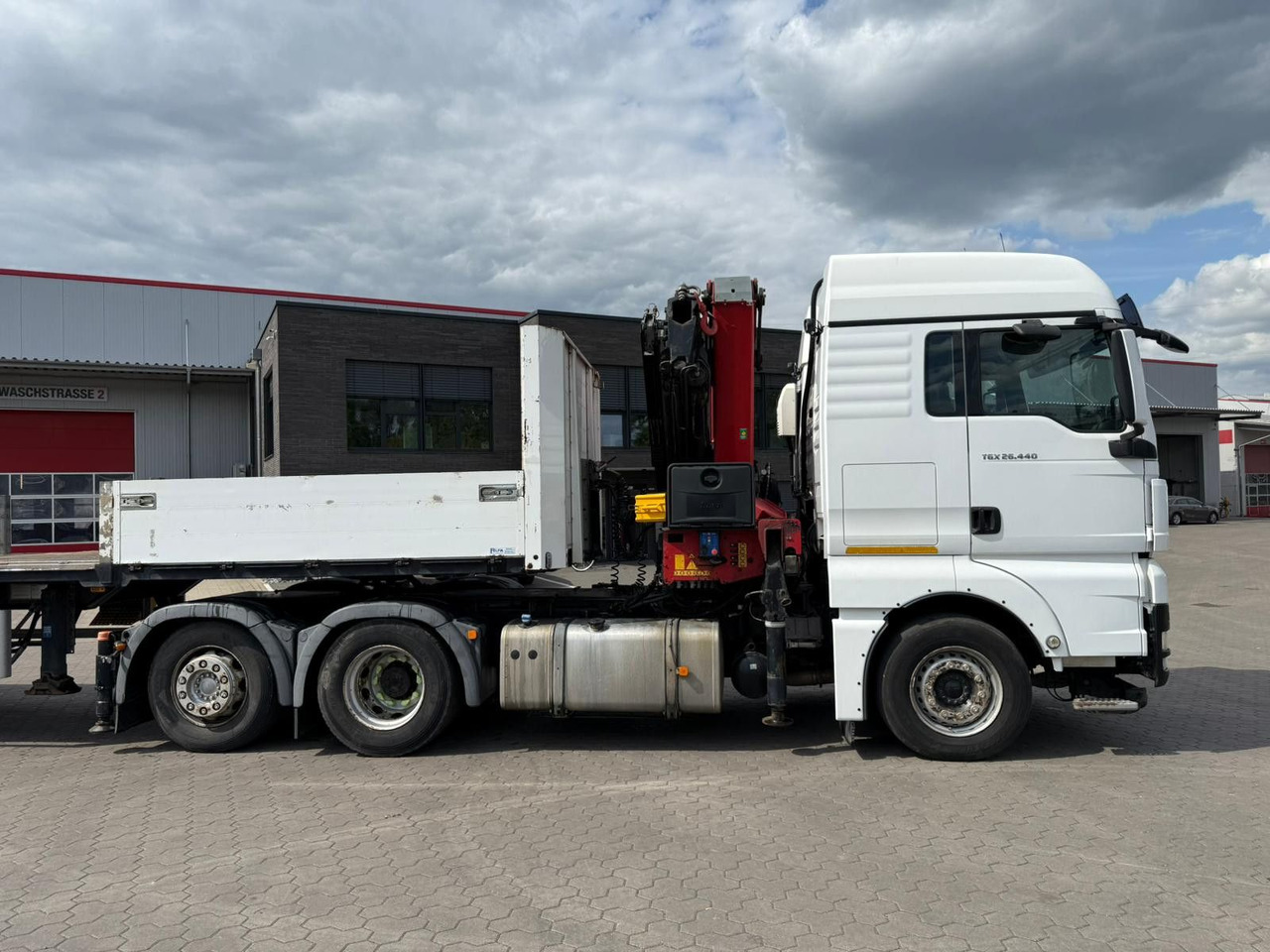 MAN TGX 26.440 6x2 mit HMF 3000-5 Kran - Camión grúa: foto 3 MAN TGX 26.440 6x2 mit HMF 3000-5 Kran - Camión grúa: foto 3