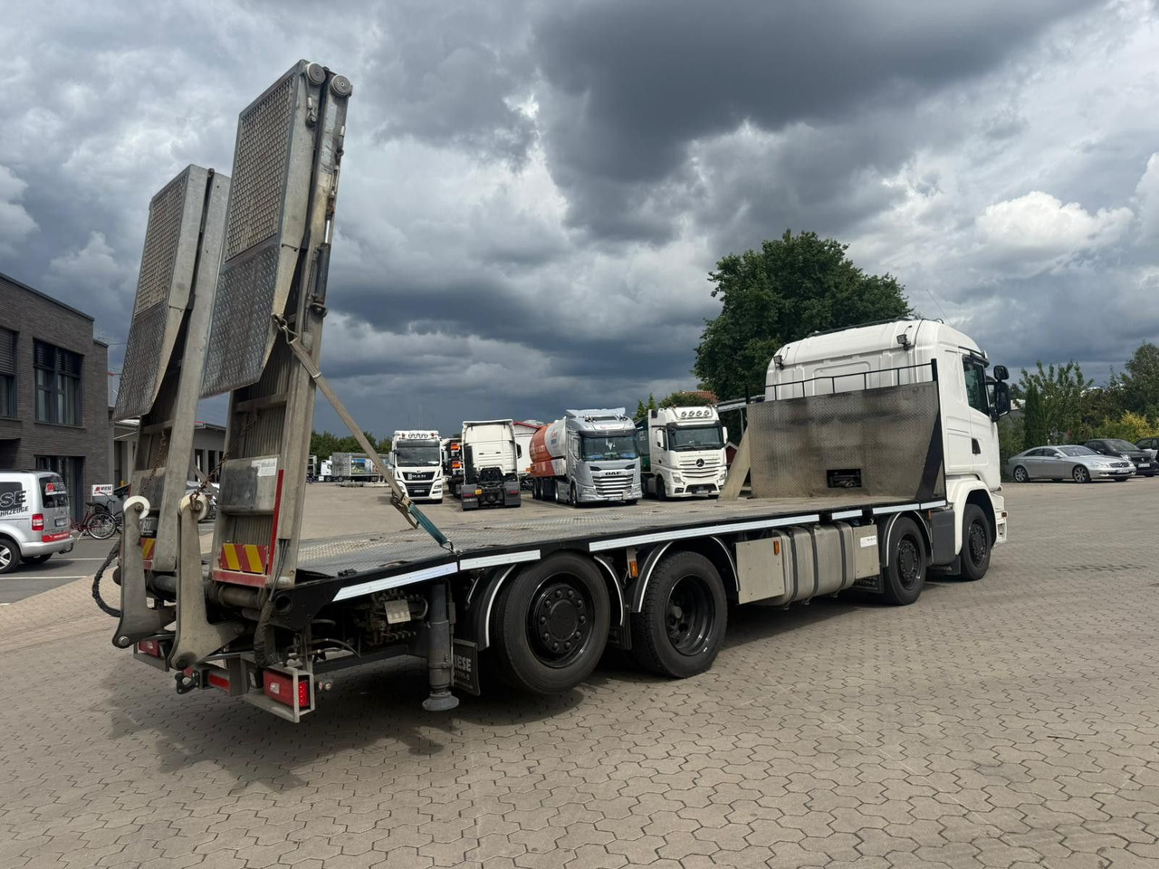Scania G450 Baumaschinentransporter mit Rampen - Camión portavehículos: foto 4 Scania G450 Baumaschinentransporter mit Rampen - Camión portavehículos: foto 4