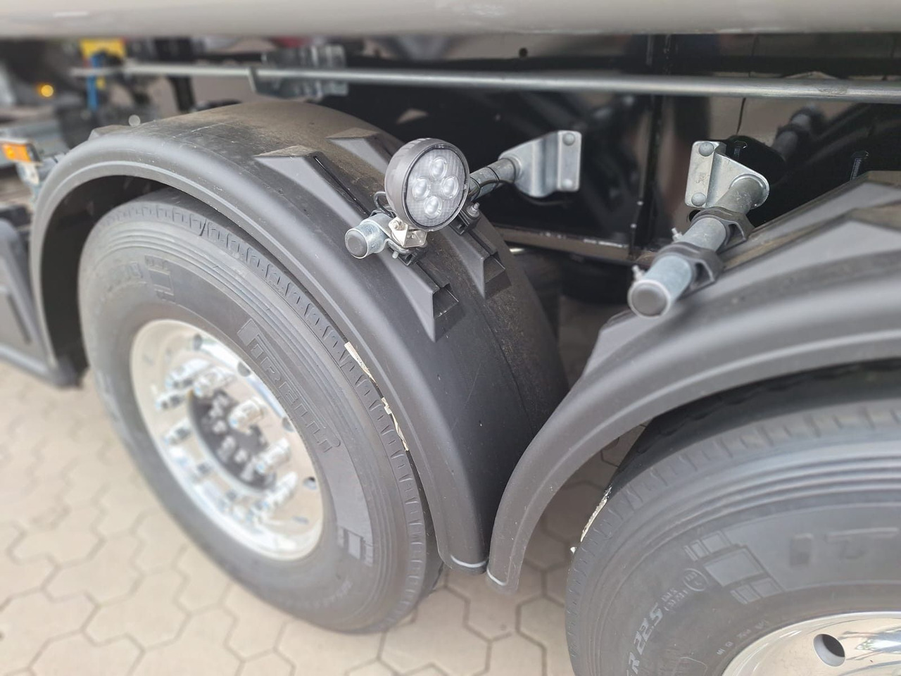 Semirremolque volquete Schmitz Cargobull Kipper 52m³ mit gekröpftem Chassis: foto 10 Semirremolque volquete Schmitz Cargobull Kipper 52m³ mit gekröpftem Chassis: foto 10