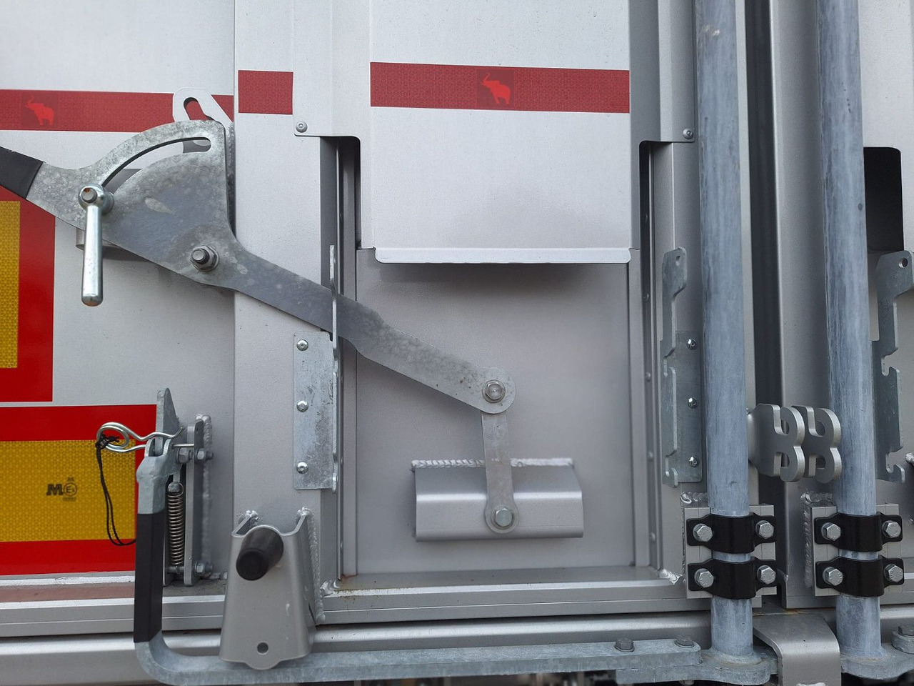 Semirremolque volquete Schmitz Cargobull Kipper 52m³ mit gekröpftem Chassis: foto 9 Semirremolque volquete Schmitz Cargobull Kipper 52m³ mit gekröpftem Chassis: foto 9