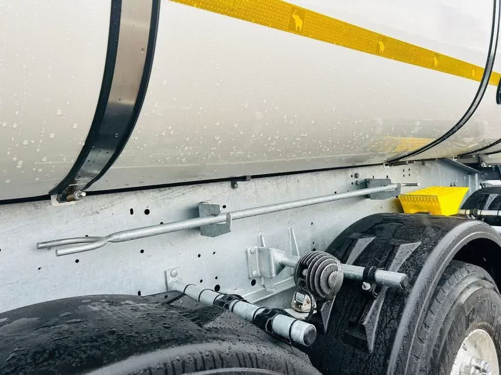 Semirremolque volquete Schmitz Cargobull Thermomulde 24m³  isoliert: foto 8