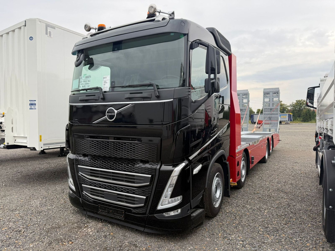Volvo Arbeitsbühnen Baumaschinentransporter mit Rampen - Grua de remolque autos: foto 2 Volvo Arbeitsbühnen Baumaschinentransporter mit Rampen - Grua de remolque autos: foto 2