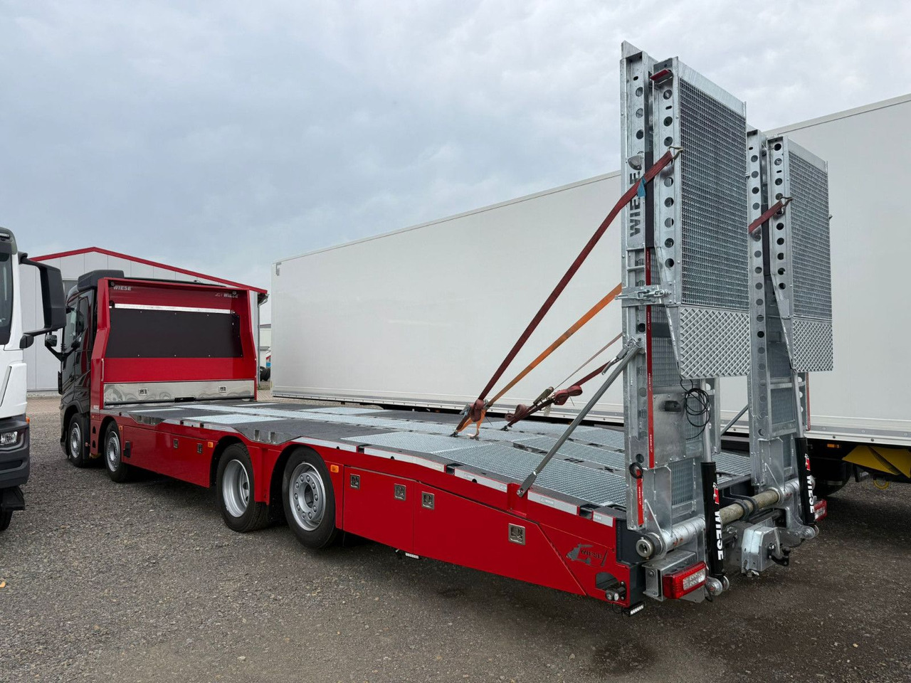 Volvo Arbeitsbühnen Baumaschinentransporter mit Rampen - Grua de remolque autos: foto 3 Volvo Arbeitsbühnen Baumaschinentransporter mit Rampen - Grua de remolque autos: foto 3