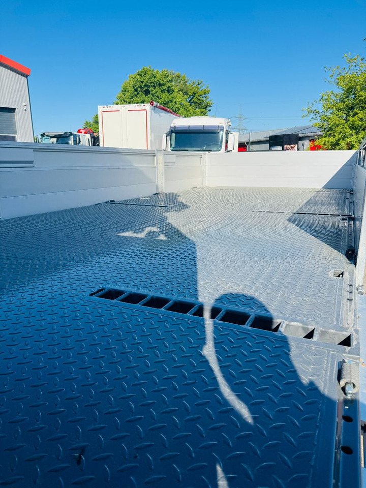 Volvo FH 500 8x2 mit F710RA.2.27 L426 und V20 Winde - Camión grúa: foto 4 Volvo FH 500 8x2 mit F710RA.2.27 L426 und V20 Winde - Camión grúa: foto 4