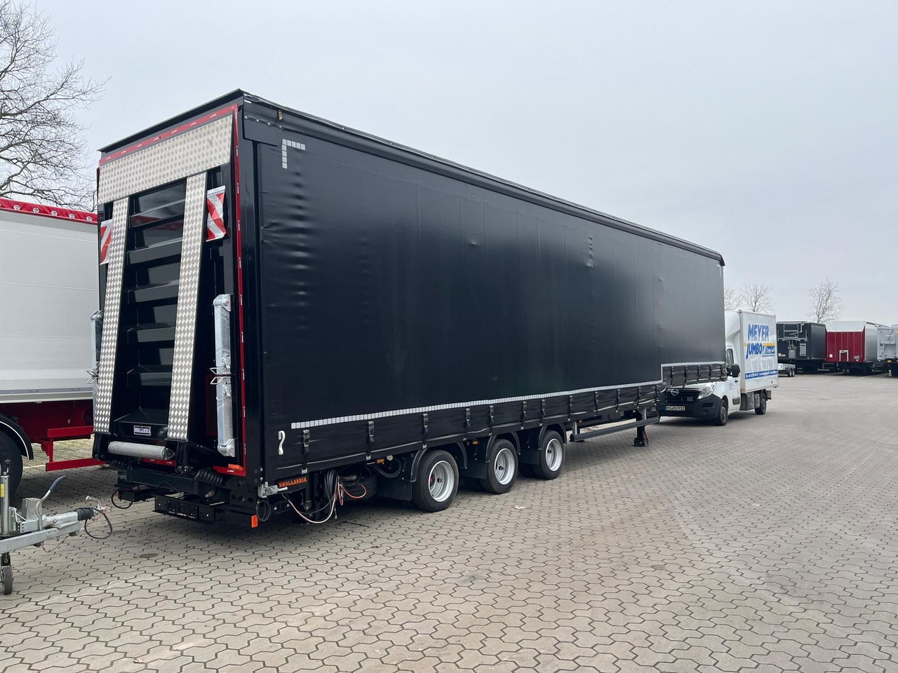 Wiese Gabelstaplertransporter Mega mit Rampen - Semirremolque góndola rebajadas: foto 1 Wiese Gabelstaplertransporter Mega mit Rampen - Semirremolque góndola rebajadas: foto 1