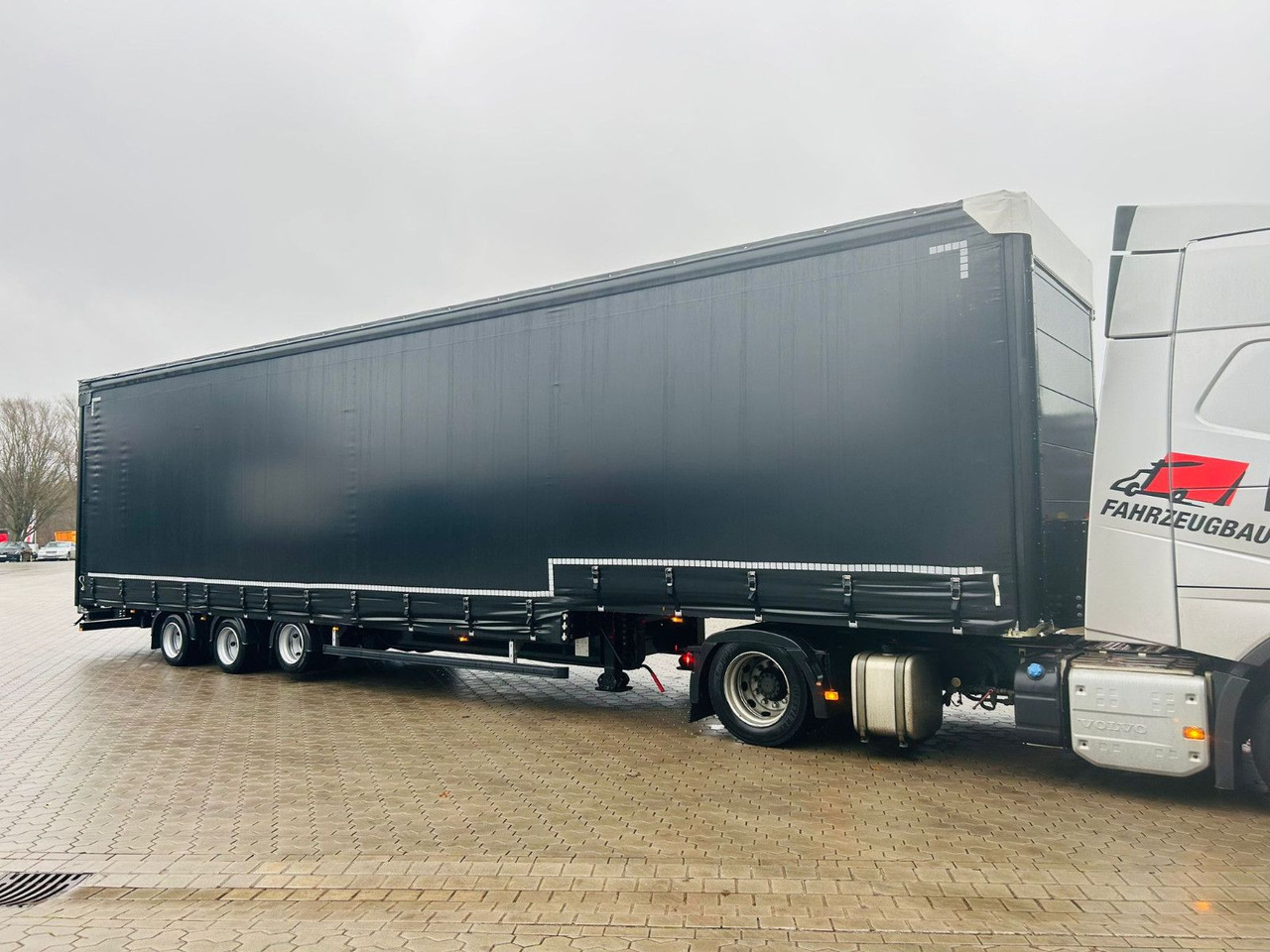 Wiese Gabelstaplertransporter Mega mit Rampen - Semirremolque góndola rebajadas: foto 2 Wiese Gabelstaplertransporter Mega mit Rampen - Semirremolque góndola rebajadas: foto 2