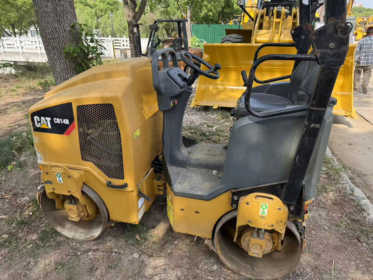 CATERPILLAR CB14B - Rodillo: foto 4 CATERPILLAR CB14B - Rodillo: foto 4