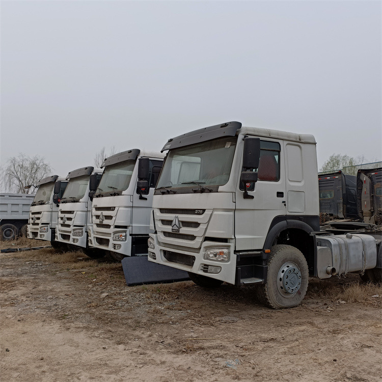 HOWO 6x4 375hp tractor - Cabeza tractora: foto 1 HOWO 6x4 375hp tractor - Cabeza tractora: foto 1