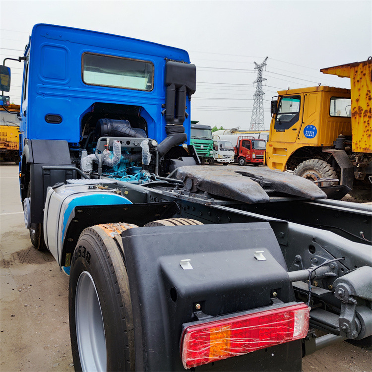 HOWO HOWO 6x4 336 truck tractors - Cabeza tractora: foto 3 HOWO HOWO 6x4 336 truck tractors - Cabeza tractora: foto 3