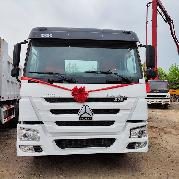 HOWO HOWO 6x4 375 tractor - Cabeza tractora: foto 2 HOWO HOWO 6x4 375 tractor - Cabeza tractora: foto 2