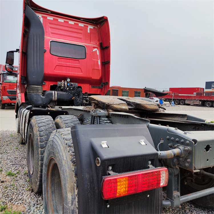 HOWO HOWO T7H-540 tractor - Cabeza tractora: foto 2 HOWO HOWO T7H-540 tractor - Cabeza tractora: foto 2