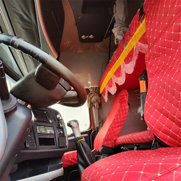 HOWO T7H-540hp- tractor - Cabeza tractora: foto 4 HOWO T7H-540hp- tractor - Cabeza tractora: foto 4