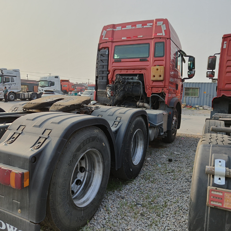 Sinotruk Howo T7H 6x4 - Cabeza tractora: foto 3 Sinotruk Howo T7H 6x4 - Cabeza tractora: foto 3