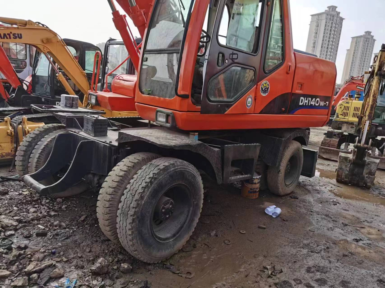 DOOSAN DH140W-7 - Excavadora de ruedas: foto 4 DOOSAN DH140W-7 - Excavadora de ruedas: foto 4