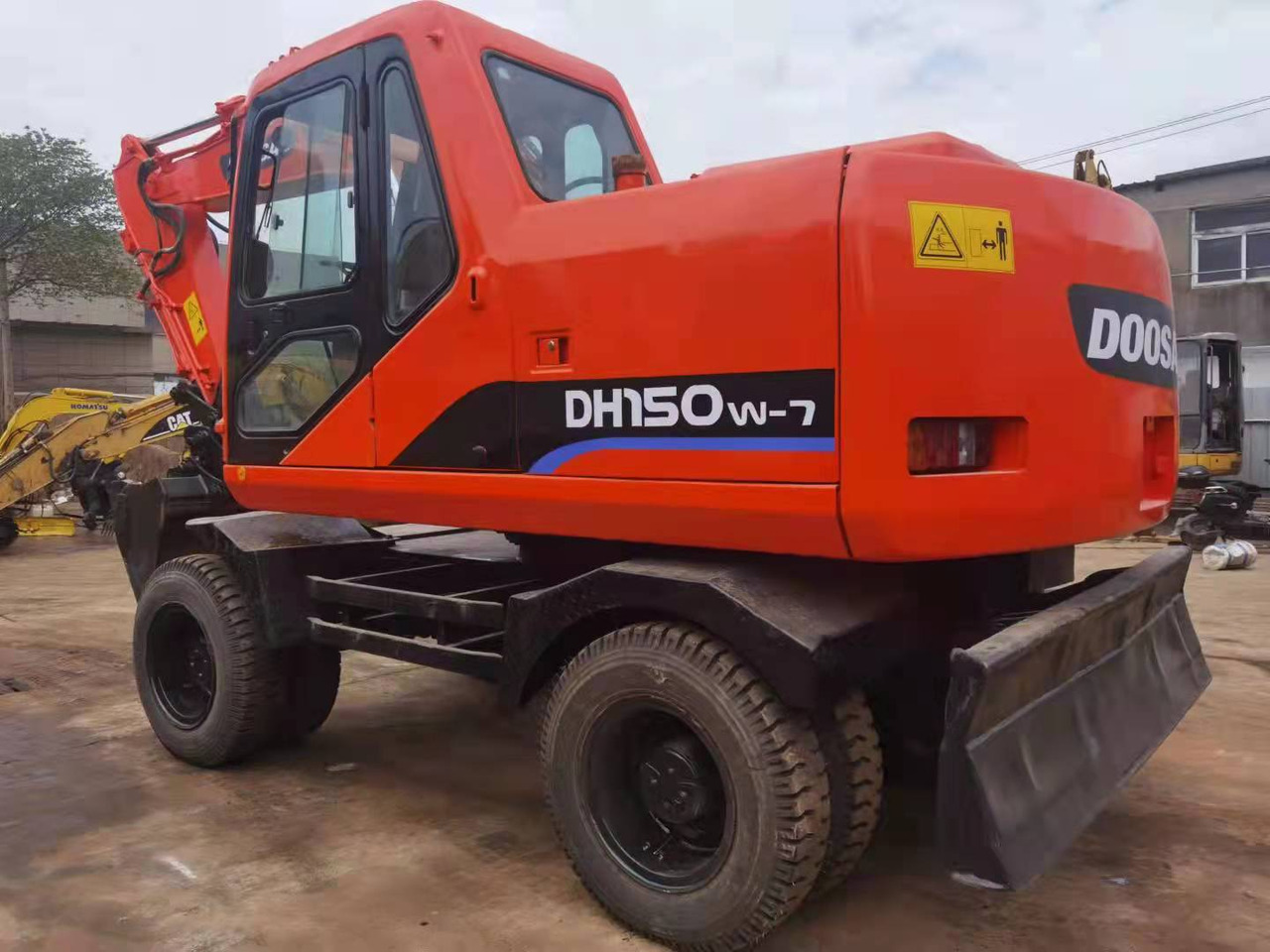 DOOSAN DH150W-7 - Excavadora de ruedas: foto 2 DOOSAN DH150W-7 - Excavadora de ruedas: foto 2