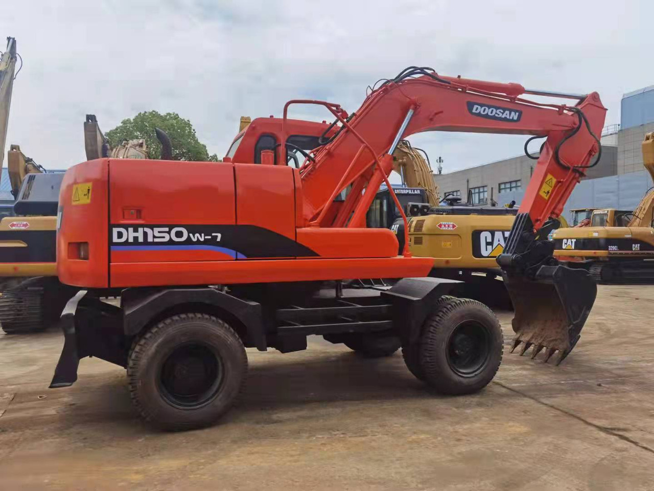 DOOSAN DH150W-7 - Excavadora de ruedas: foto 1 DOOSAN DH150W-7 - Excavadora de ruedas: foto 1