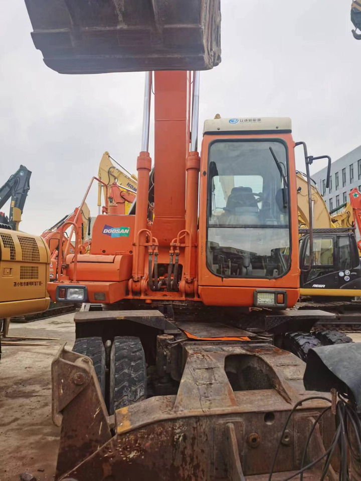 DOOSAN DH210W-7 - Excavadora de ruedas: foto 4 DOOSAN DH210W-7 - Excavadora de ruedas: foto 4