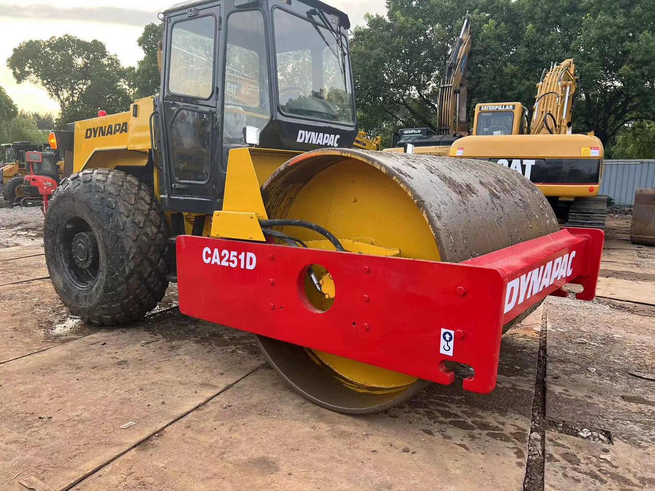 DYNAPAC CA215D - Rodillo: foto 1 DYNAPAC CA215D - Rodillo: foto 1