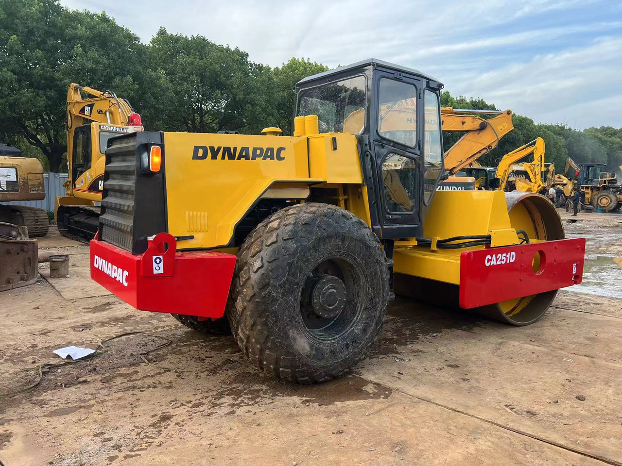 DYNAPAC CA215D - Rodillo: foto 2 DYNAPAC CA215D - Rodillo: foto 2