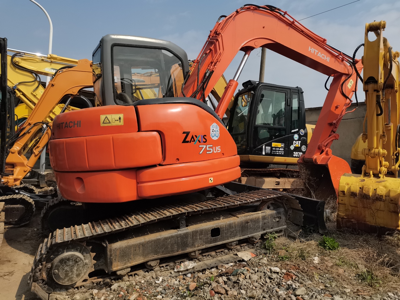 HITACHI ZX75 - Excavadora de cadenas: foto 1 HITACHI ZX75 - Excavadora de cadenas: foto 1