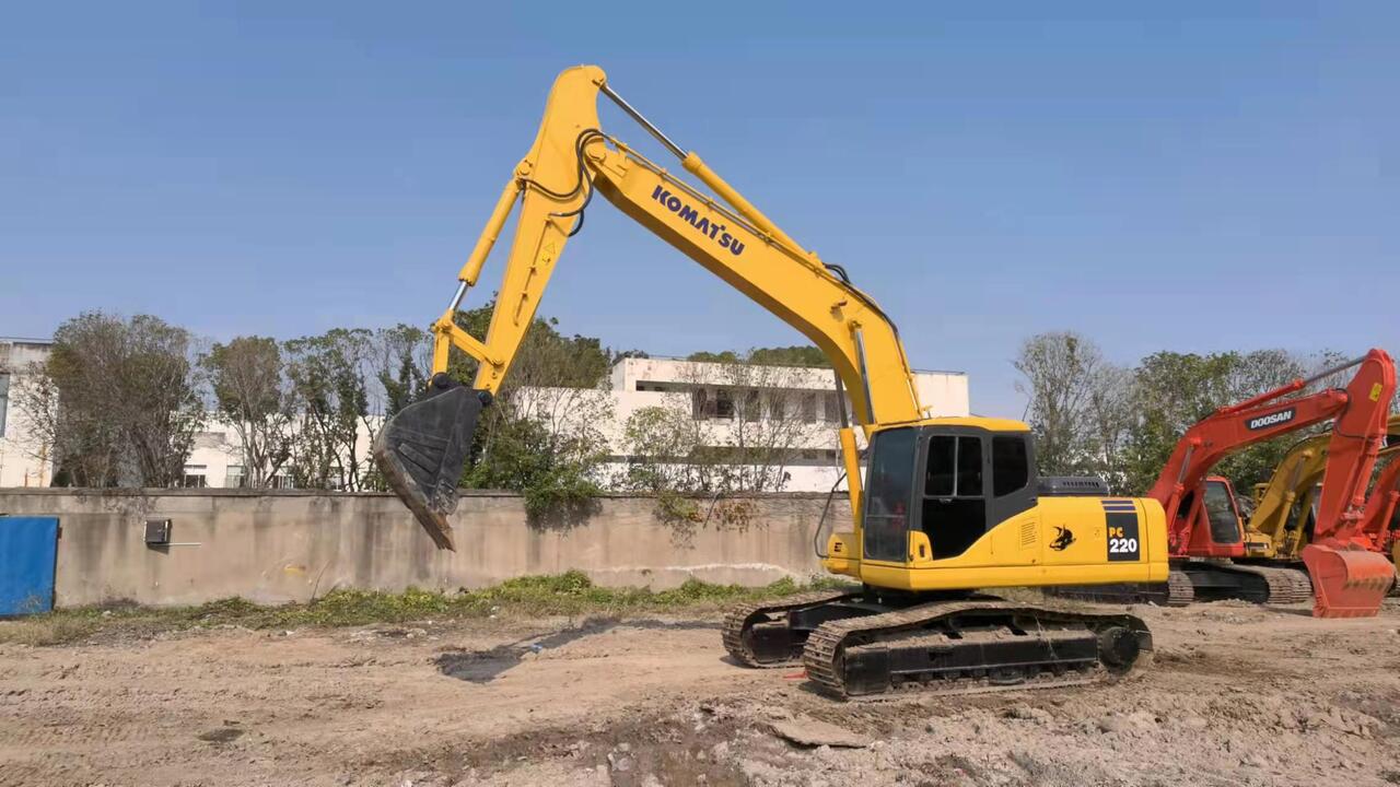 KOMATSU PC220-7 - Excavadora de cadenas: foto 2 KOMATSU PC220-7 - Excavadora de cadenas: foto 2