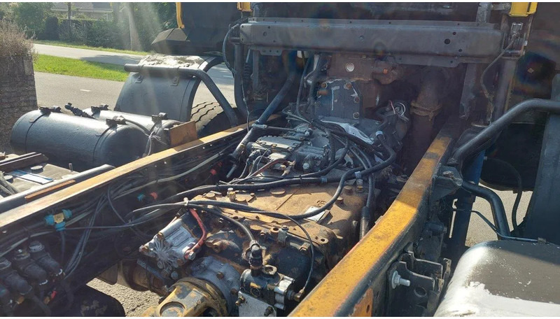 Camión chasis MAN 26.372 MANUAL ZF GEARBOX STEEL SUSPENSION 6X4: foto 7