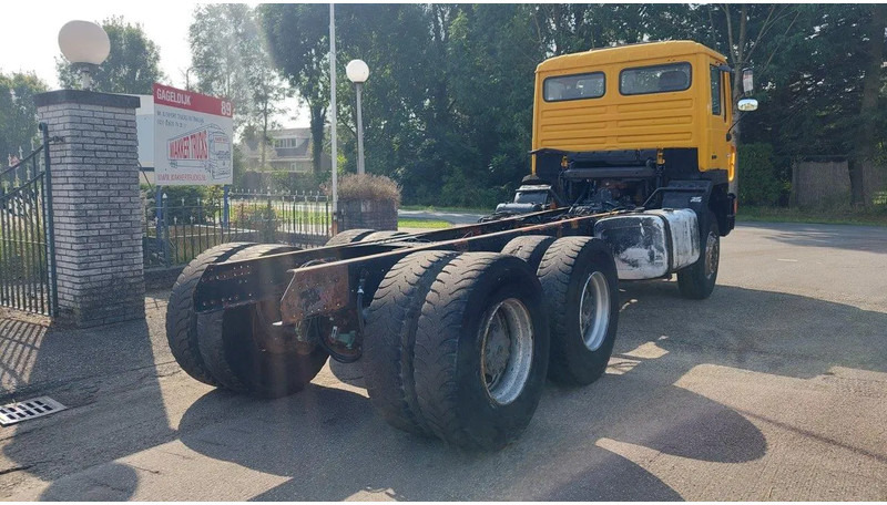Camión chasis MAN 26.372 MANUAL ZF GEARBOX STEEL SUSPENSION 6X4: foto 9