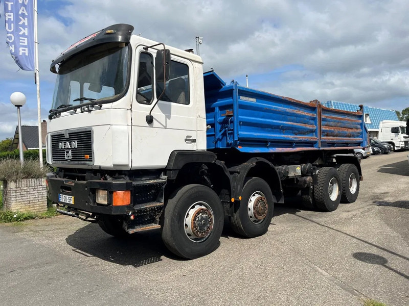 MAN 35.372 35 302 8X6 KIPPER MANUAL ZF GEARBOX FULL STEEL SPRING - Camión volquete: foto 1 MAN 35.372 35 302 8X6 KIPPER MANUAL ZF GEARBOX FULL STEEL SPRING - Camión volquete: foto 1
