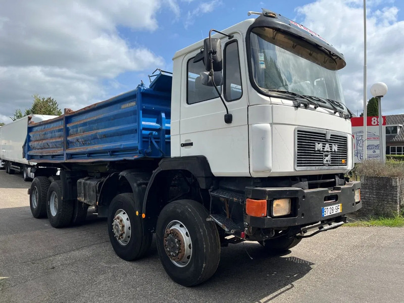 MAN 35.372 35 302 8X6 KIPPER MANUAL ZF GEARBOX FULL STEEL SPRING - Camión volquete: foto 4 MAN 35.372 35 302 8X6 KIPPER MANUAL ZF GEARBOX FULL STEEL SPRING - Camión volquete: foto 4