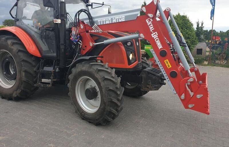 Metal-Technik Frontlader für Ursus 1224 / Ładowacz czołowy do Ursus 1224 - Cargador frontal para tractor: foto 1 Metal-Technik Frontlader für Ursus 1224 / Ładowacz czołowy do Ursus 1224 - Cargador frontal para tractor: foto 1