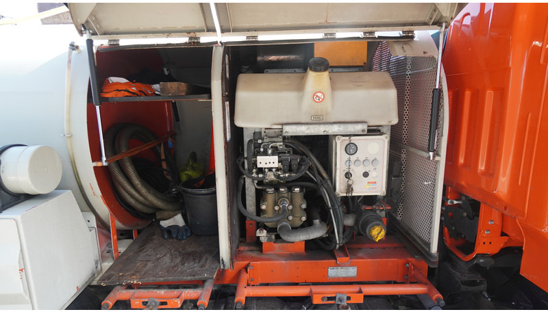 Renault Maxity 130-35/6 CC BROKEN ENGINE HIGH PRESSURE AND VACUUM SYSTEM - Furgoneta: foto 5 Renault Maxity 130-35/6 CC BROKEN ENGINE HIGH PRESSURE AND VACUUM SYSTEM - Furgoneta: foto 5