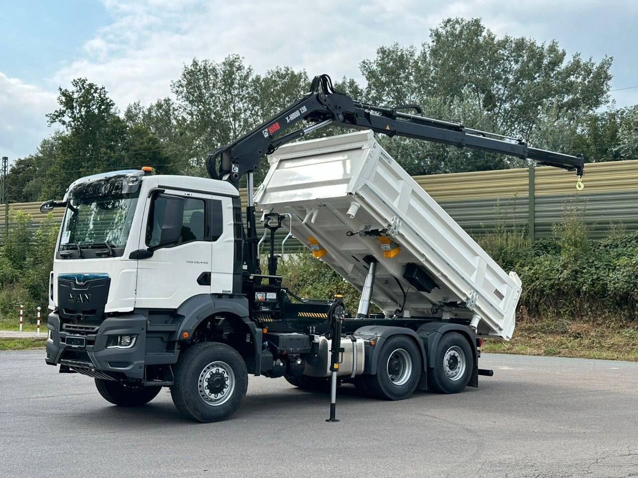 MAN TGS 28.440 6x4-4/3-Seiten- Kipper / Hiab 138-3 - Camión volquete, Camión grúa: foto 1 MAN TGS 28.440 6x4-4/3-Seiten- Kipper / Hiab 138-3 - Camión volquete, Camión grúa: foto 1